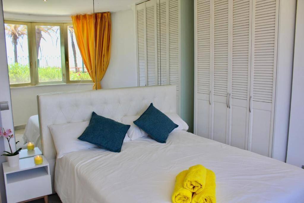 Frontline Sea In The Center Of Puerto Banus.2bedrooms -garden Apartment Marbella