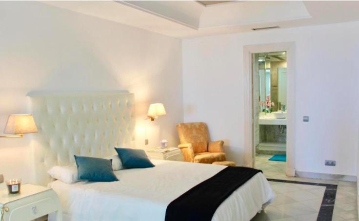 Frontline Sea In The Center Of Puerto Banus.2bedrooms -garden Apartment Marbella