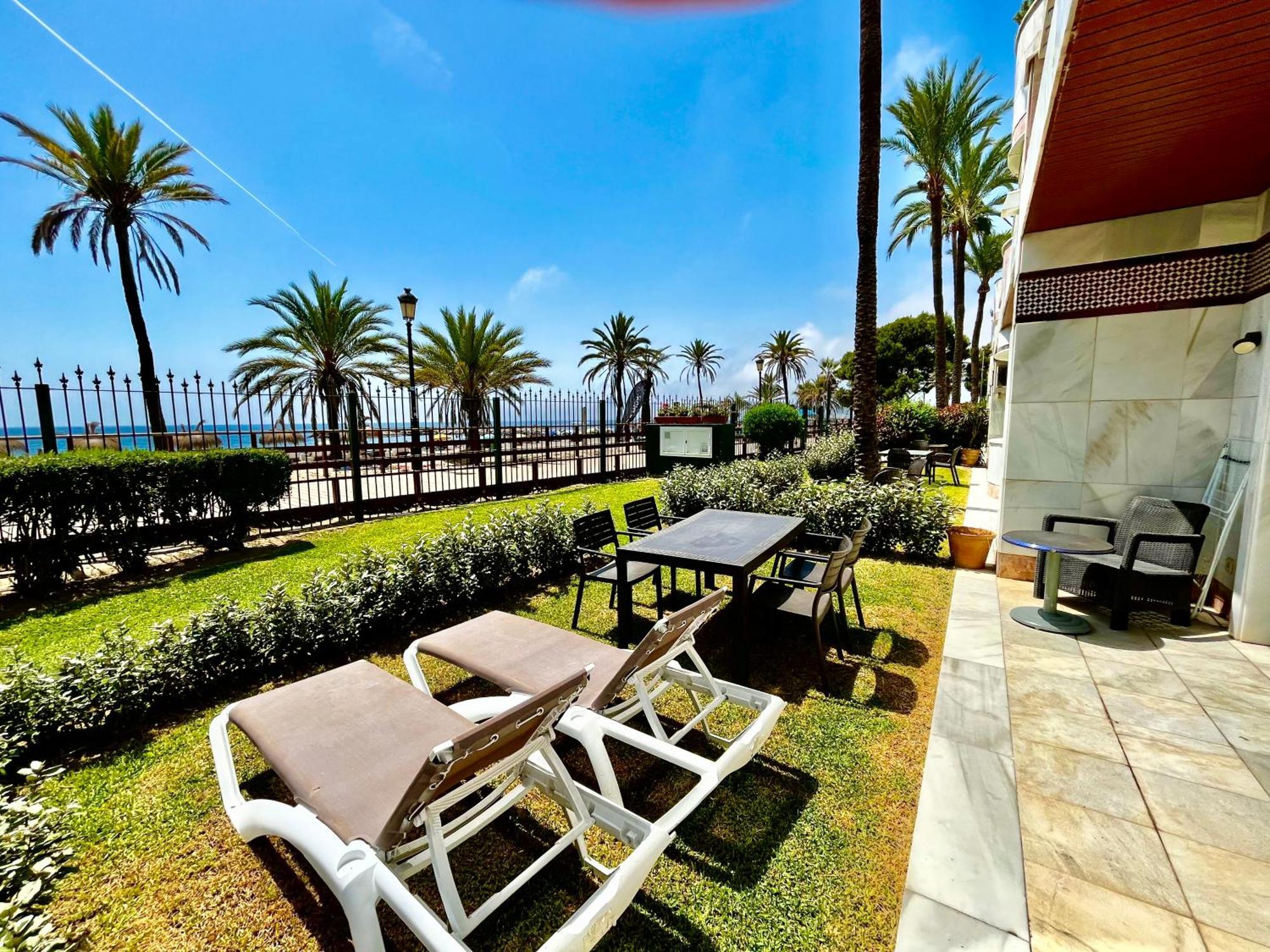 Frontline Sea In The Center Of Puerto Banus.2bedrooms -garden Marbella